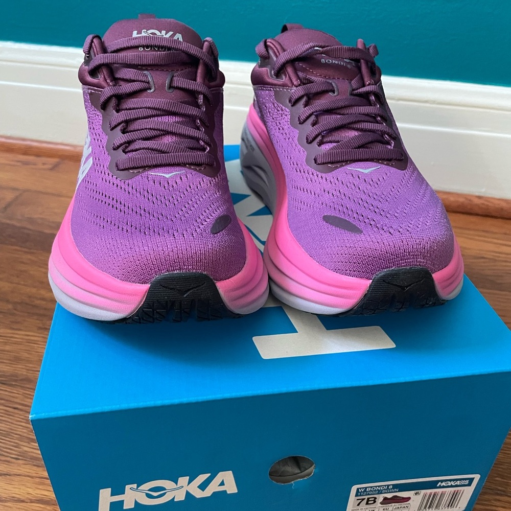 Hoka Bondi 8 - size 7 - women New in Box